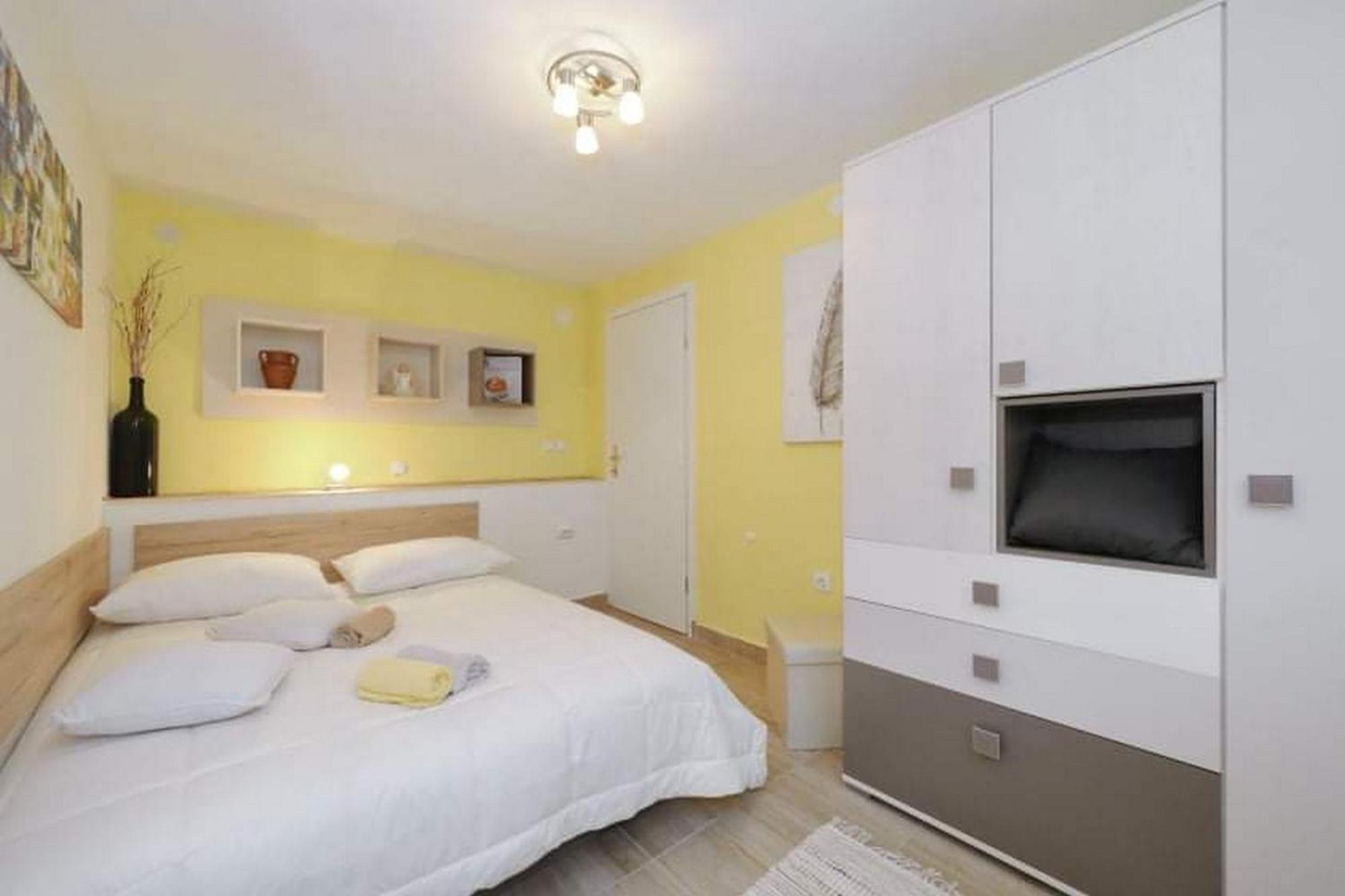 Rustic Retreat Apartment Zadar